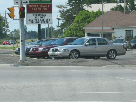 2000 Ford Crown Victoria photo