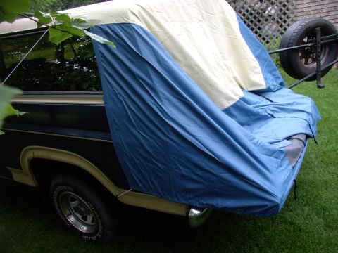 1986 Ford Bronco - Next hook the second bungee cord to both rear wheelwell lips.