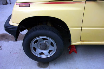 1995 Ford Bronco - geo up on a jack to check on the fuel pump/lines check out that flex