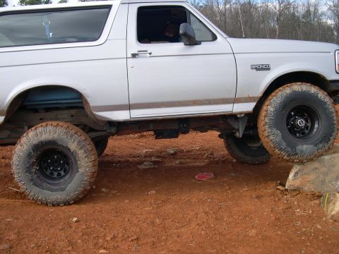 1995 Ford Bronco - This Ford Bronco is navigating a rocky off-road course.