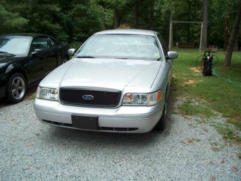 2000 Ford Crown Victoria photo