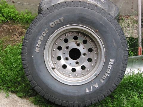 1985 Ford Bronco - 31x10,5x15 Kebler ATs 15x8 Rim, 3" back spacing Factory Rims.
