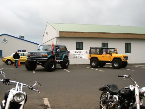 1996 Ford Bronco - Modified 1996 Ford Bronco and a yellow Land Rover are parked outside a building with a banner for Nordic Ventures 4x4 Club.