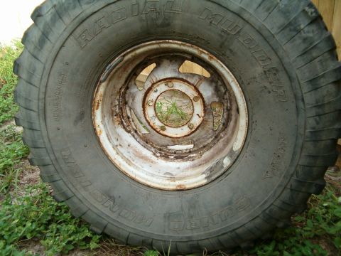 1991 Ford Bronco - Close-up of a tire and rim, showing the "Radial Mudder" branding on the tire sidewall.