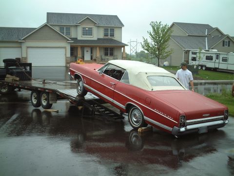 1967 Ford Galaxie - Loading the Galaxie (w/o engine) onto the trailer for transport so the 390 can go into it when the 390's complete. And the tailpipes go SCR…