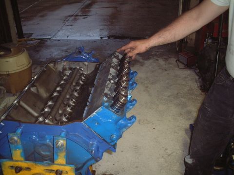 1967 Ford Galaxie - Installing newly re-worked heads.