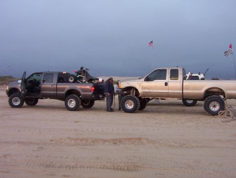 2000 Ford F-450 - Here is where we were hooking up the tow bar on to my brothers super duty from the breakage.