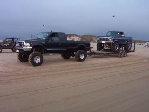 2000 Ford F-450 - Gil Pulling the bronco, he lost the steering that weekend
