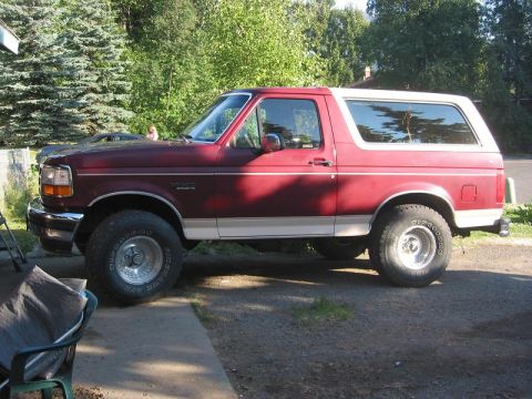 1993 Ford Bronco - So I bought some 15x10 Centerline Outlaws from a freind for $175. Looks sooooo much better and drives better too.