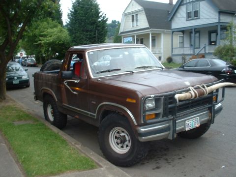 1982 Ford Bronco - lookin good