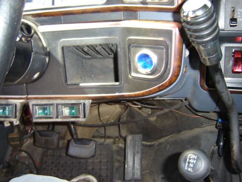 1991 Ford Bronco - The new push start button.
