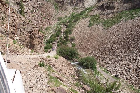 1990 Ford Bronco - Dropping into Devil's Punchbowl on Schofield