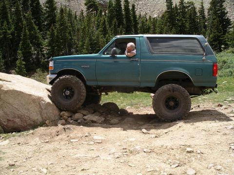 1996 Ford Bronco - Playing on big rock at top parking lot