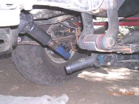 1994 Ford Bronco - Somehow Steve managed to seperate his front shaft. He must have unloaded the full front going over a fallen tree. he is still working out s…