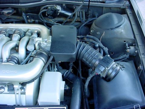 1989 Ford Taurus - The engine bay of a 1989 Ford Taurus, its DOHC engine and air intake system, is visible in this photograph.
