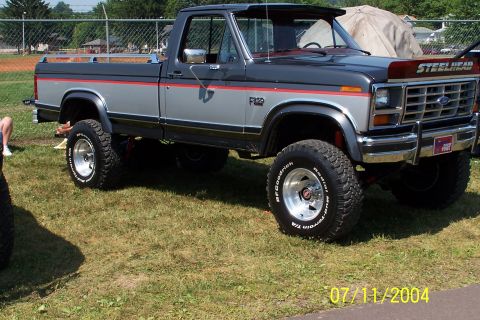 1979 Ford Bronco - This lifted Ford pickup truck features a two-tone paint scheme and BFGoodrich Mud-Terrain T/A tires.