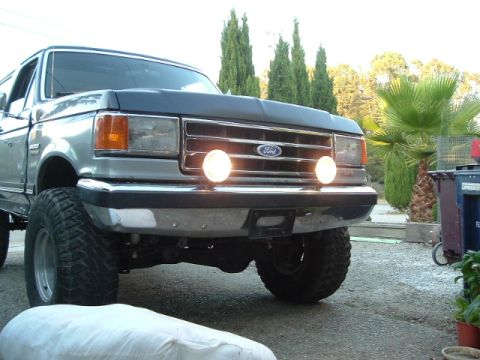 1989 Ford Bronco - Hella 500s mouned in front