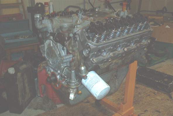 Valve train complete.  Intake installed.  Yeah I know it's stock looking but this aint gonna be no mud bogger or street racer.  Low end torque is what I'm hoping for here.