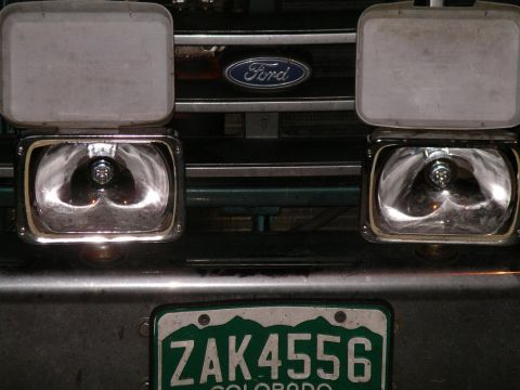 1996 Ford Bronco - Another shot of busted lamps.