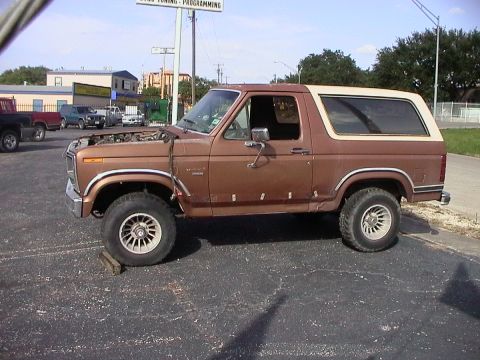 1985 Ford Bronco - not too low in the front