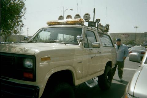 1990 Ford Bronco - Nice rig. he's into ham radios. Notice all the ant.s