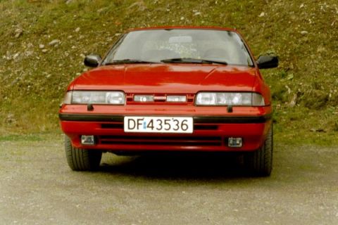 1988 Mazda 626 - ZKW ligthgrille from the Finishline serie Hella Micro FF fogs in the bumper