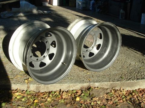 1989 Ford Bronco - 15x10 8 lug rims, 2.5" backspacing