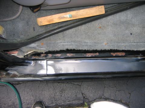 1995 Ford Bronco - This is the passenger side, not as bad as the driver side. I used a wire wheel, bruch and my blow gun for the air compressor, to remove the…