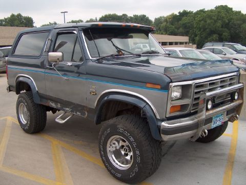 1986 Ford Bronco - Side angle