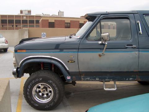 1986 Ford Bronco - Front Clip...work needs to be done..and soon!