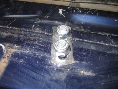 1994 Ford Bronco - close up of the u-bolt