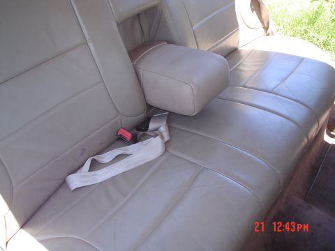 1993 Ford Taurus - backseat.. leather, with armrest