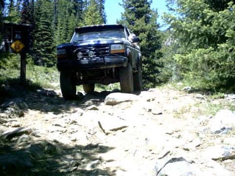 1995 Ford Bronco - Everone went to FunnyRocks/ MoonRocks and trying to catch them I saw a little class A trail to pose on.