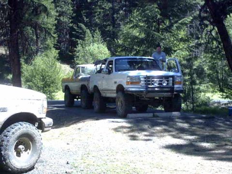 1995 Ford Bronco - Everyone back form Rock crawling