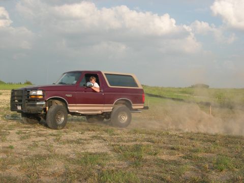 1996 Ford Bronco - Startin some donuts
