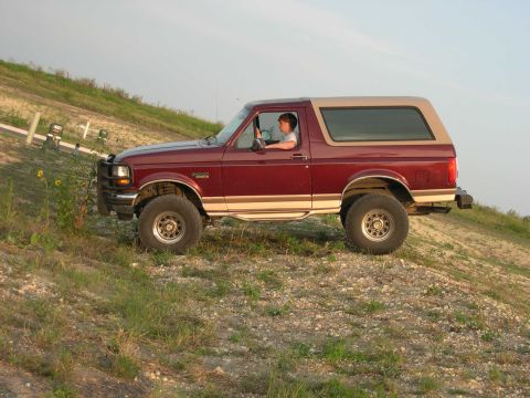 1996 Ford Bronco - optical illusion (actually a steep hill)