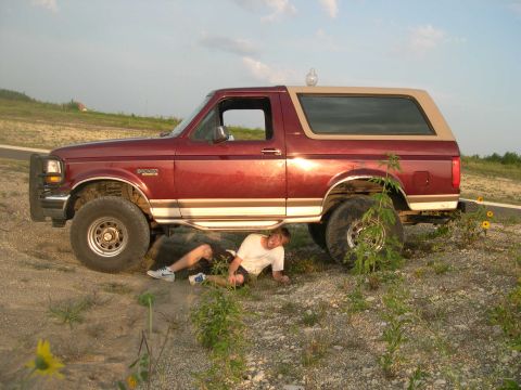 1996 Ford Bronco - gettin out of the heat : )