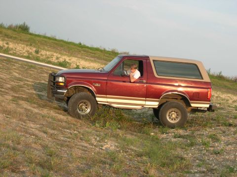 1996 Ford Bronco - Checkin out a scorpion and a snake fighting. (fixin to run dem over too!)