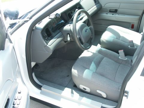 2003 Ford Crown Victoria photo
