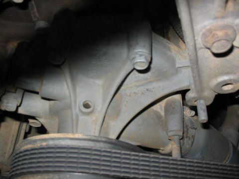 1995 Ford Bronco - Bronco Water Pump, there is this hole on the top and one I discovered on the bottom...2 weep holes? The one on bottom has had some leakage.
