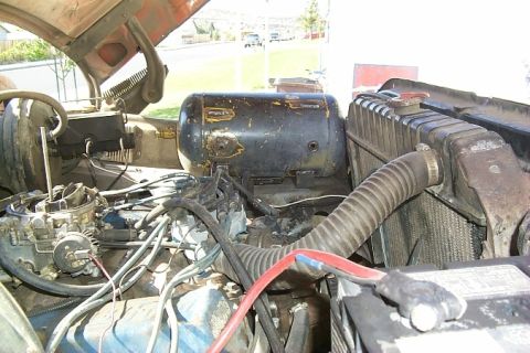 1978 Ford Bronco - Engine bay of a 1978 Ford Bronco, the carburetor and radiator.