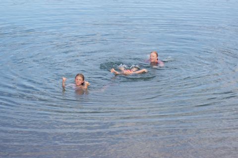 1992 Ford Bronco - G/F and kids swimming