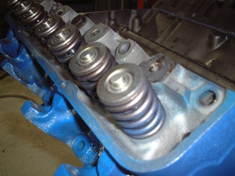 1967 Ford Galaxie - Close-up of the valve springs. The new exhaust valves have nice straight edges on them (no more mushrooming like the old valve stems).
