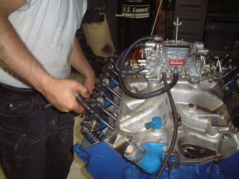 1967 Ford Galaxie - Hand-tightening the valvetrain prior to proper torquing with a torque wrench.