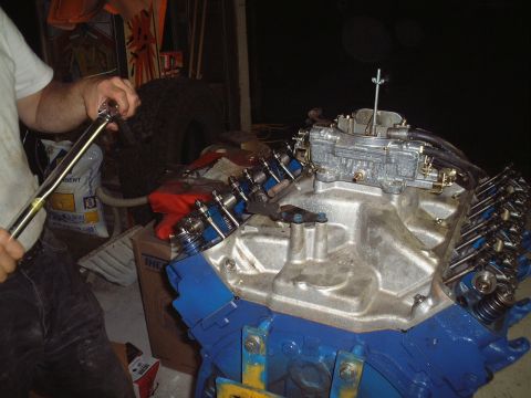 1967 Ford Galaxie - Torquing the valvetrain to spec.