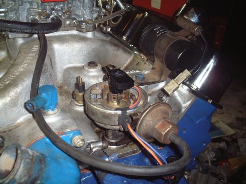 1967 Ford Galaxie - Close-up of the installed distributor.