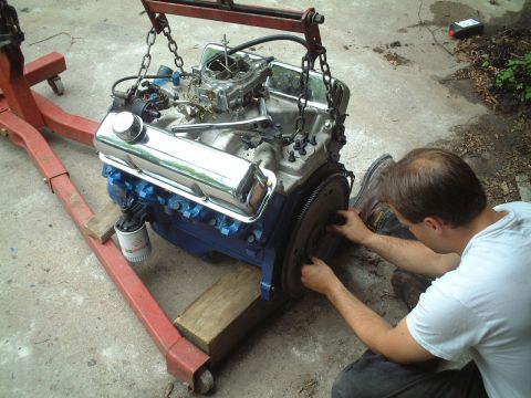 1967 Ford Galaxie - Installing the new flywheel from DSC Motorsport.