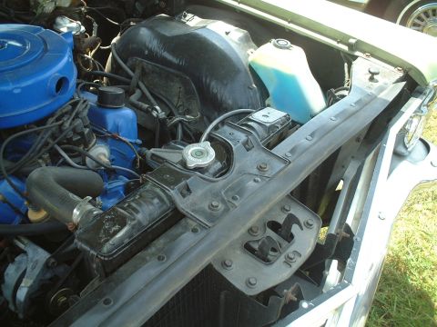 1967 Ford Galaxie - This is what the bracket should look like. I snapped this pic at the Iola Old Car show in July '04.
