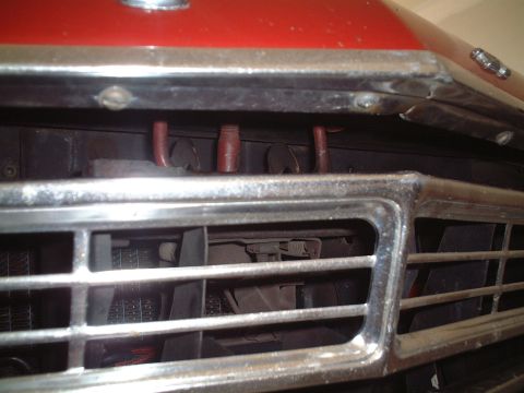 1967 Ford Galaxie - This bar/handle should latch onto the spring-loaded hooks behind the grill.