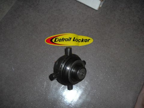 1989 Ford Bronco - A Detroit Locker differential part is shown with its branded sticker. The registry claims it is from a 1989 Ford Bronco.